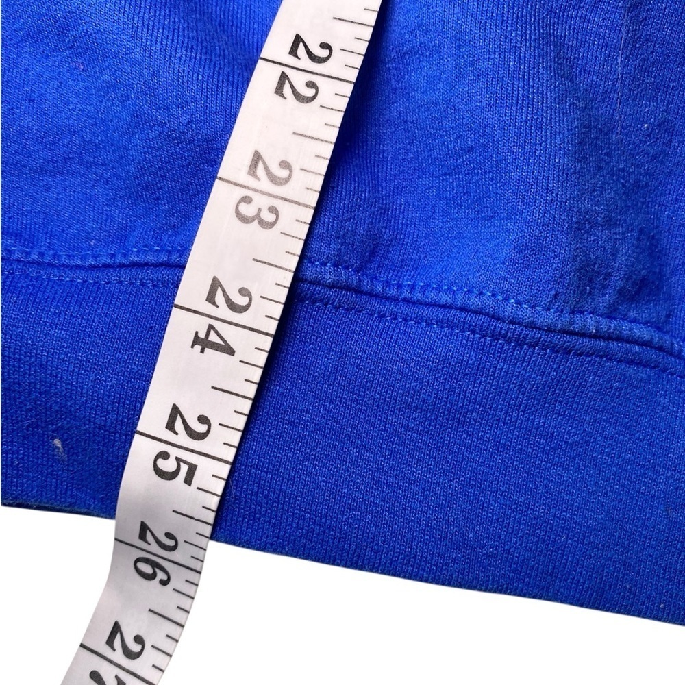 Emma Chamberlain Blue Crewneck Cat Sweatshirt - Picture 11 of 14